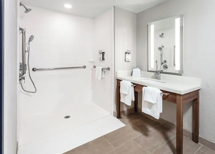 Candlewood North, An Ihg